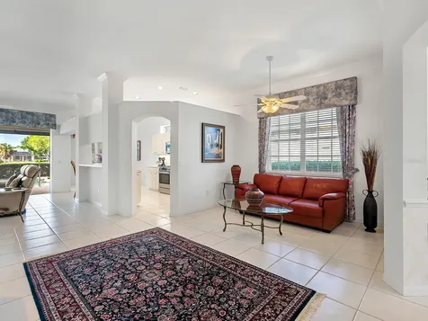 10106 Glenmore Avenue Bradenton FL 34202