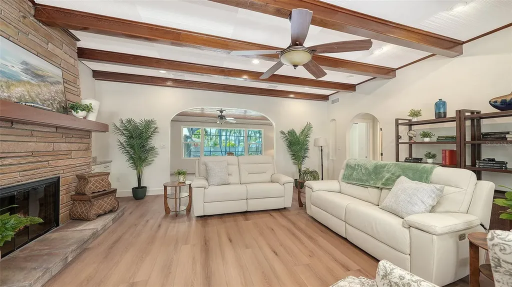 375 N Washington Drive Sarasota FL 34236