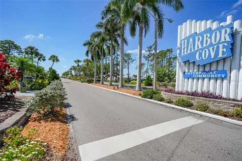 554 Parkwood Avenue North Port FL 34287