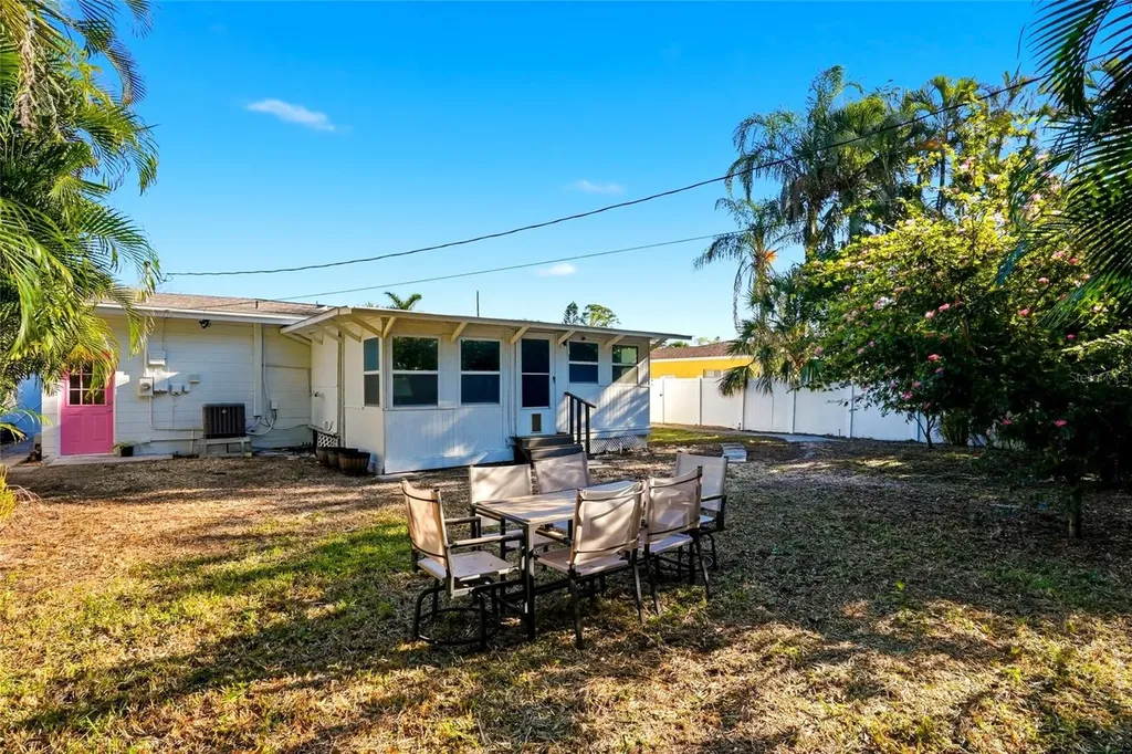 220 45th Avenue S St Petersburg FL 33705