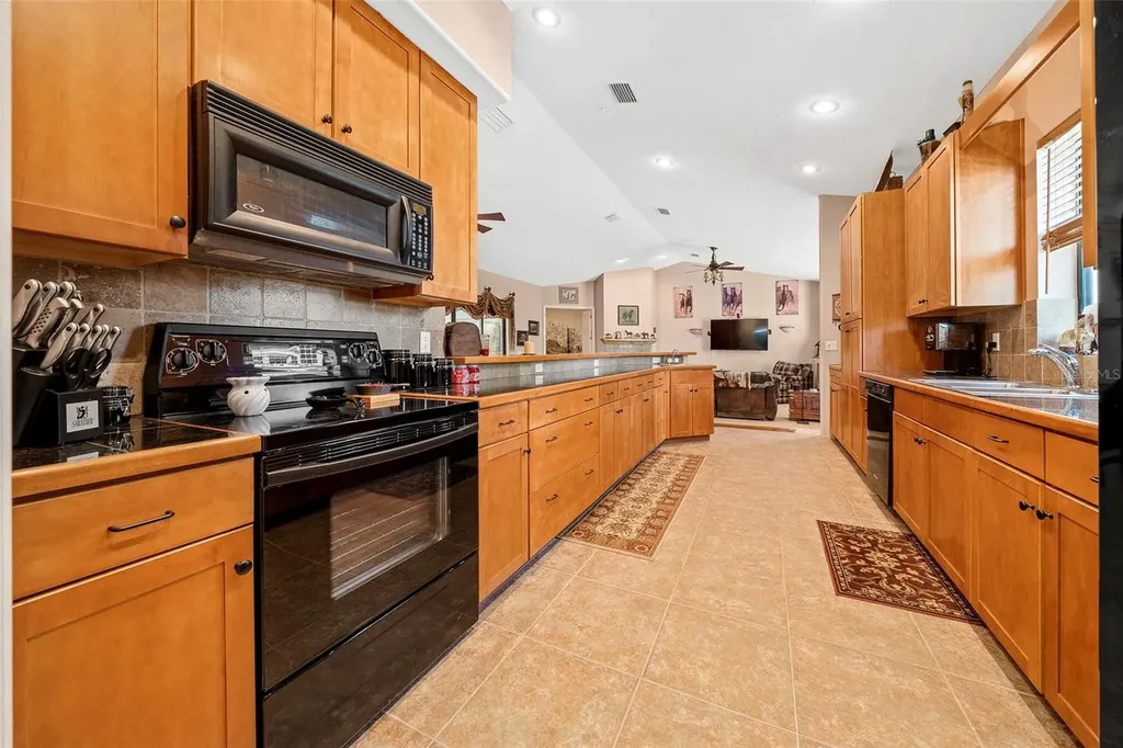 2050 NW 18th Street Crystal River FL 34428