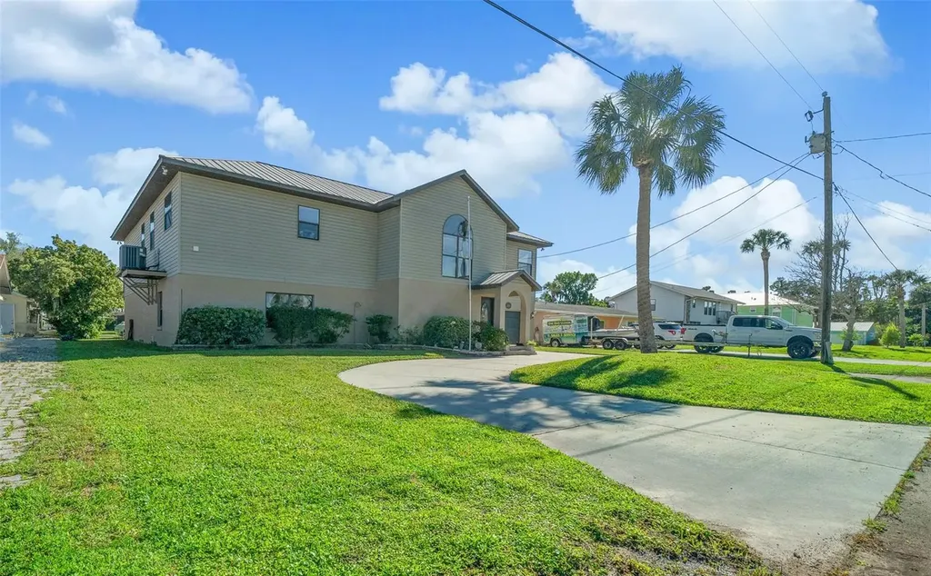 2050 NW 18th Street Crystal River FL 34428