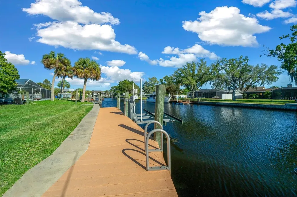 2050 NW 18th Street Crystal River FL 34428