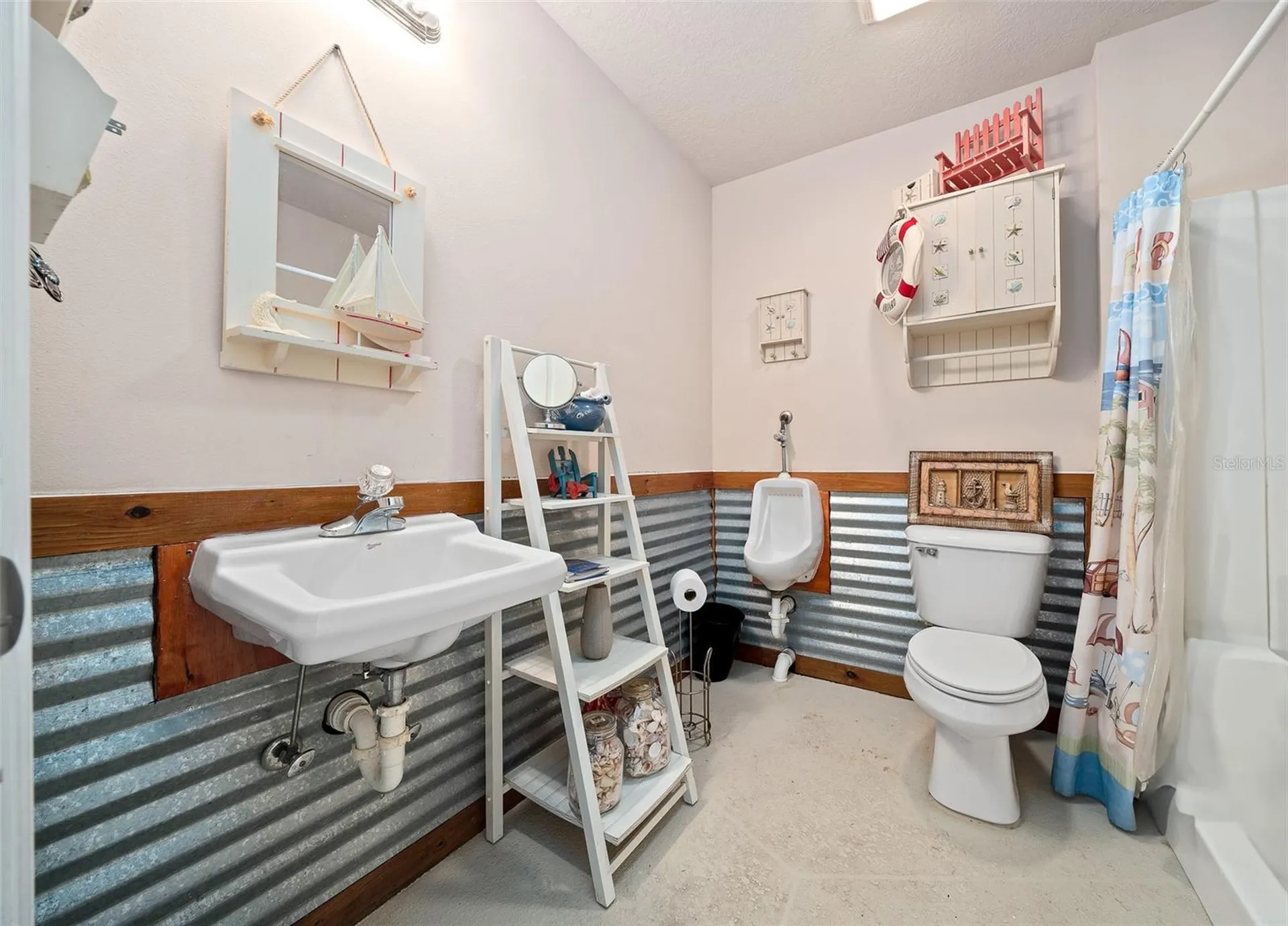 2050 NW 18th Street Crystal River FL 34428
