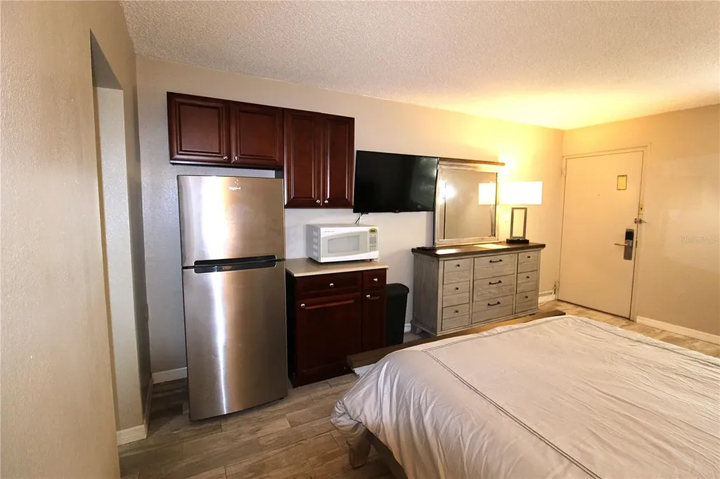 7150 N Tamiami Trail Sarasota FL 34243