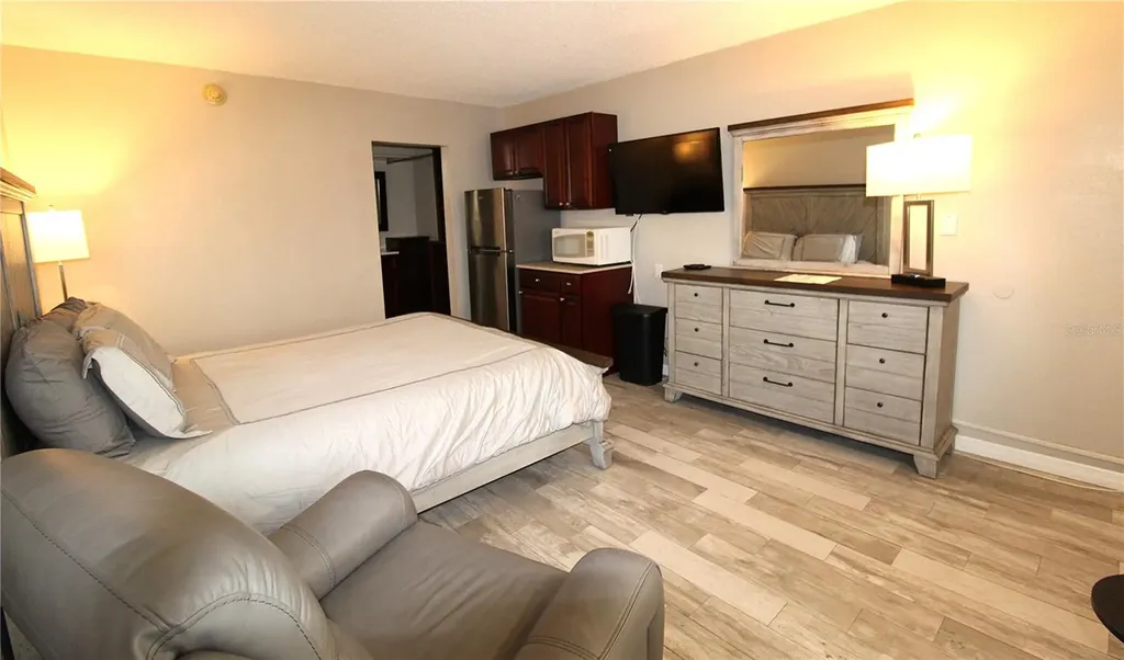 7150 N Tamiami Trail Sarasota FL 34243