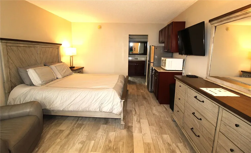 7150 N Tamiami Trail Sarasota FL 34243