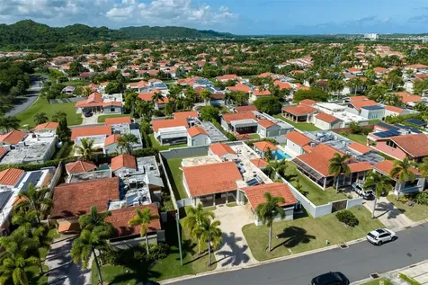 121 Caminos De Los Lotos Sabanera Dorado PR 00646
