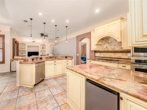 7218 Yardley Way Tampa FL 33647