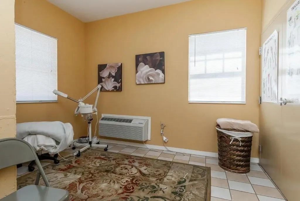 1064 N Tamiami Trail Sarasota FL 34236