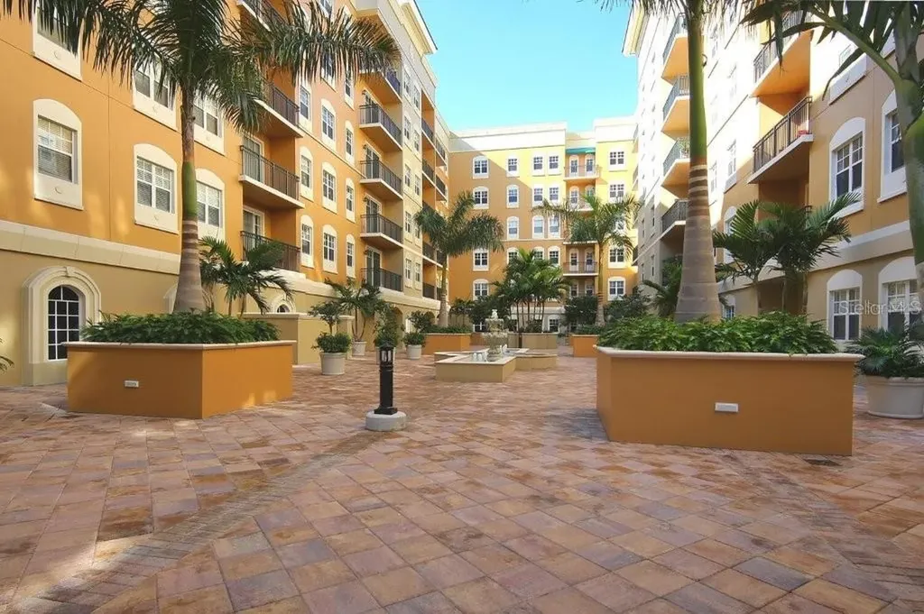 1064 N Tamiami Trail Sarasota FL 34236