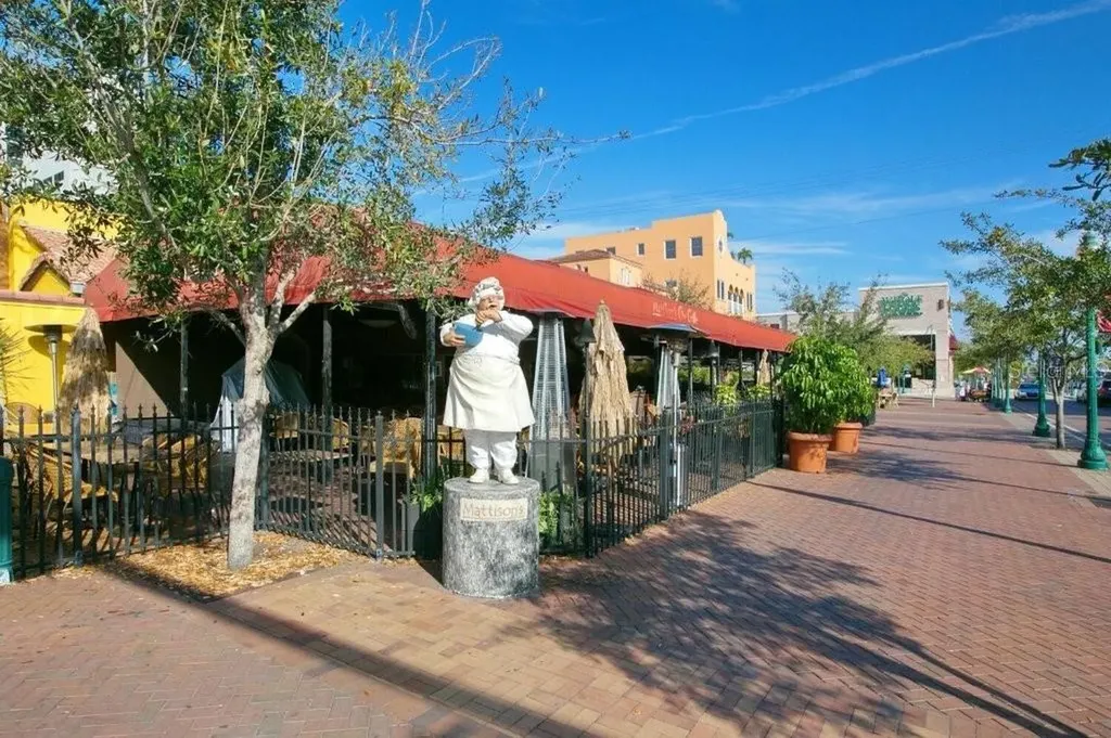 1064 N Tamiami Trail Sarasota FL 34236