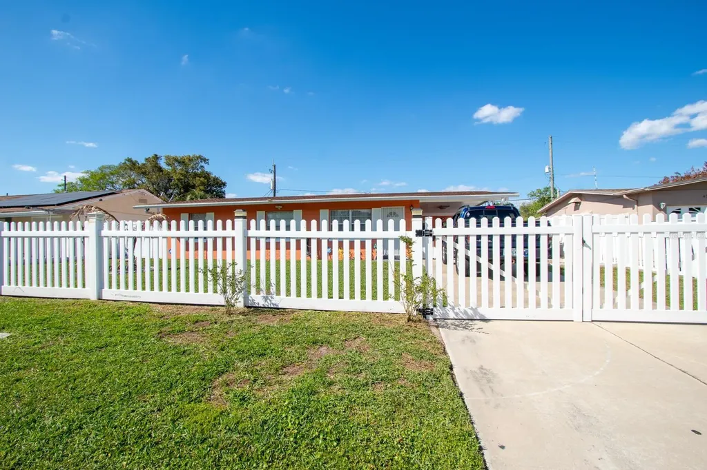 4401 Edgebrook Orlando FL 32809