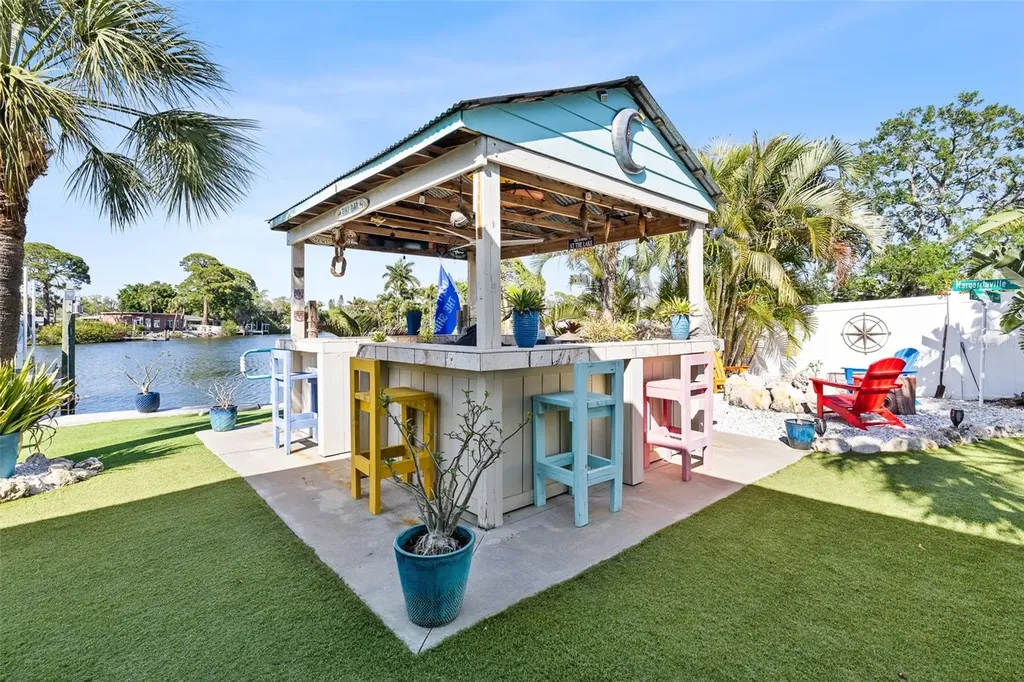 1567 Delaware Avenue NE St Petersburg FL 33703