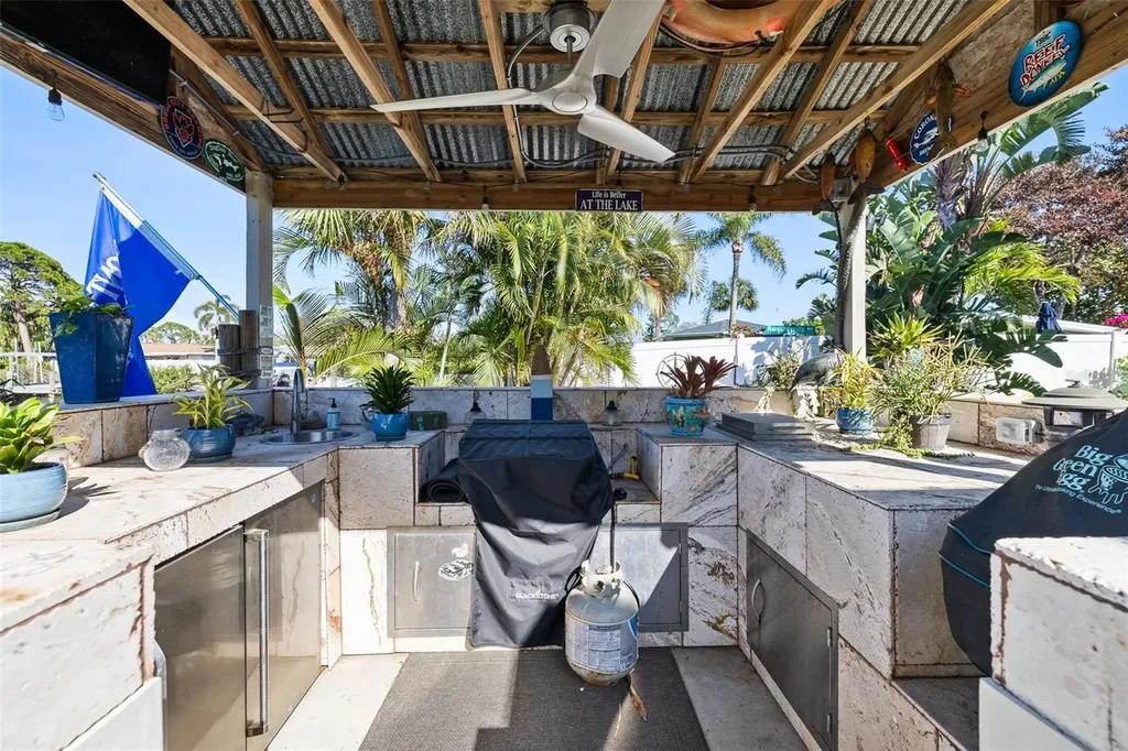 1567 Delaware Avenue NE St Petersburg FL 33703