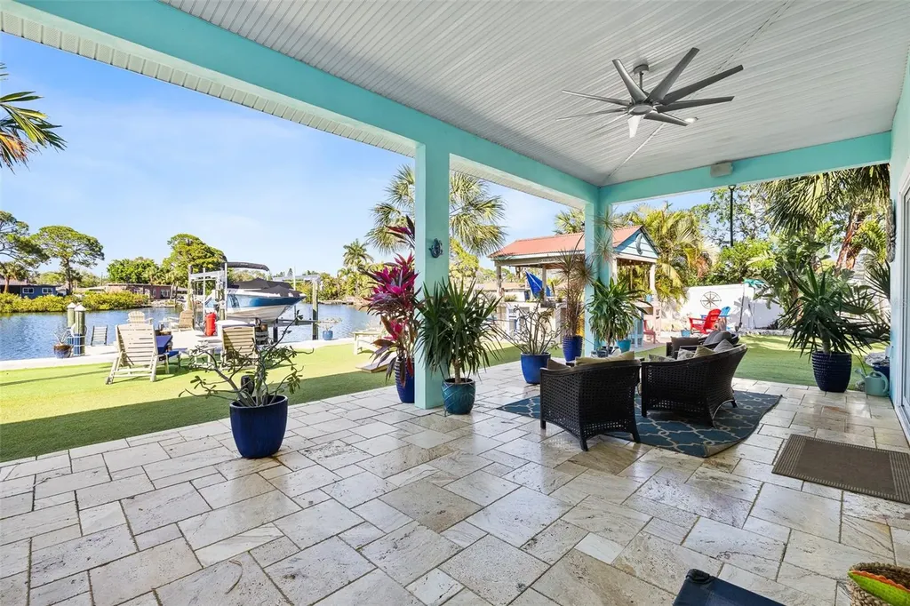 1567 Delaware Avenue NE St Petersburg FL 33703