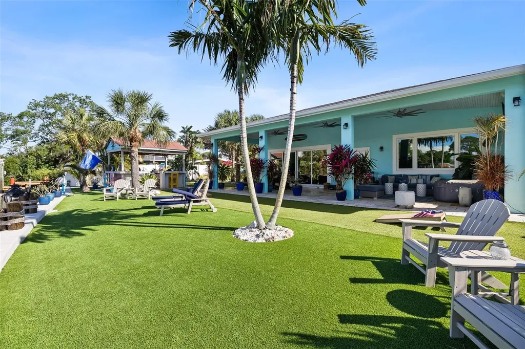 1567 Delaware Avenue NE St Petersburg FL 33703