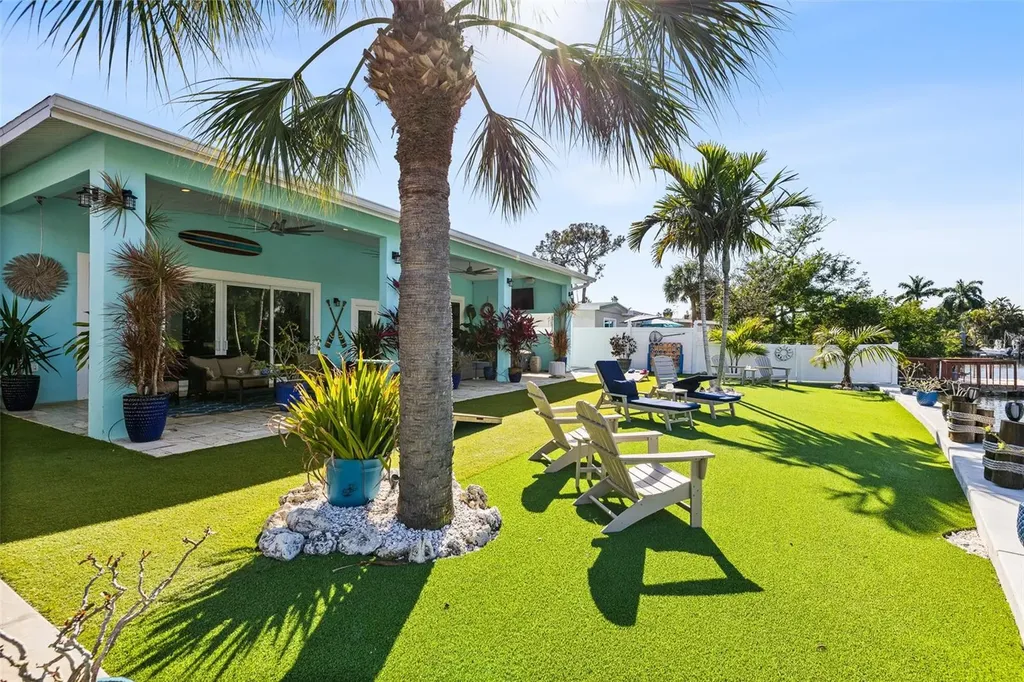 1567 Delaware Avenue NE St Petersburg FL 33703