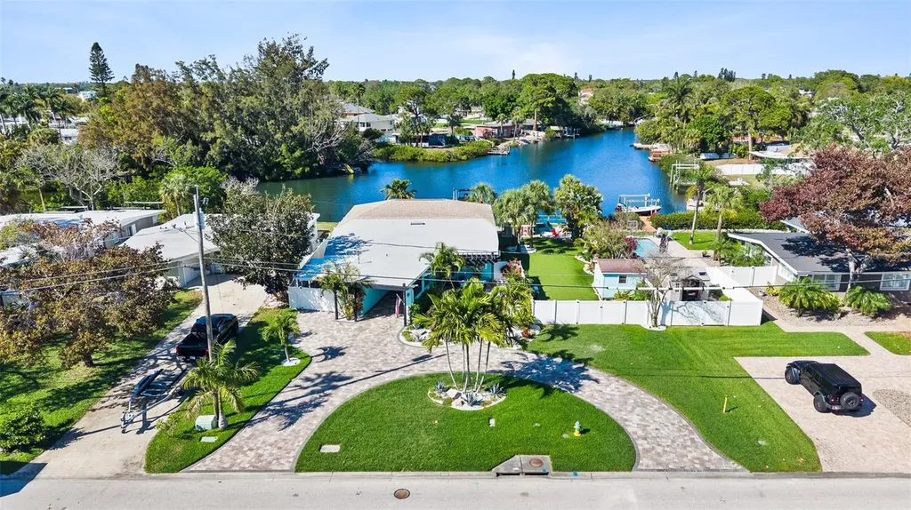 1567 Delaware Avenue NE St Petersburg FL 33703
