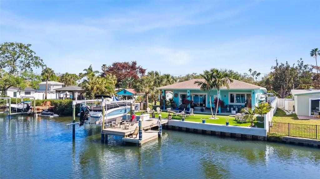 1567 Delaware Avenue NE St Petersburg FL 33703