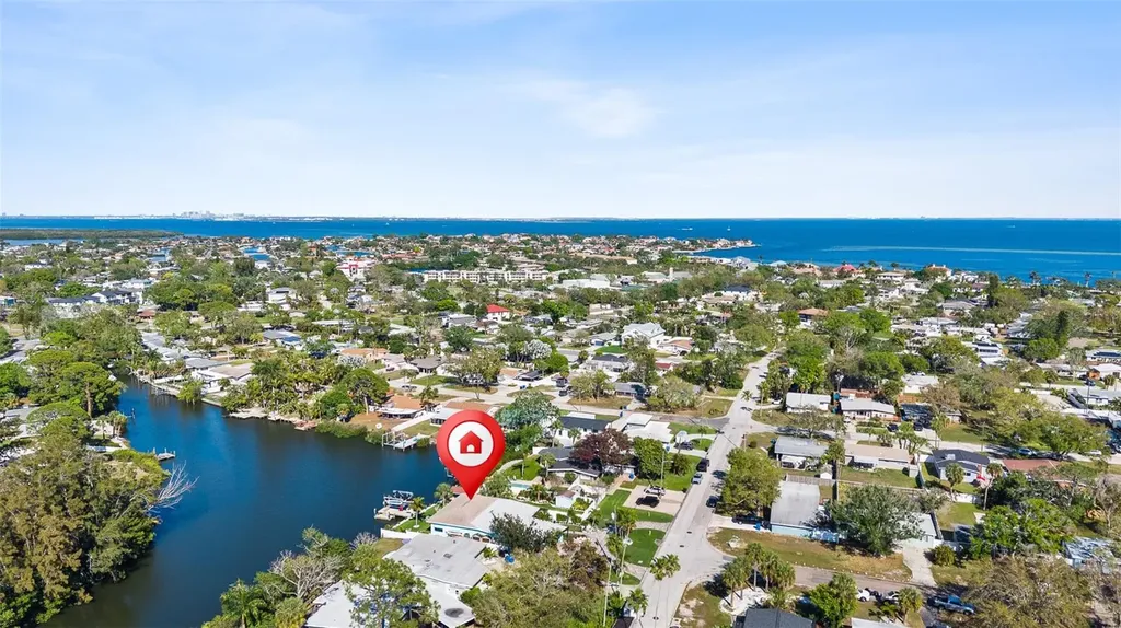 1567 Delaware Avenue NE St Petersburg FL 33703