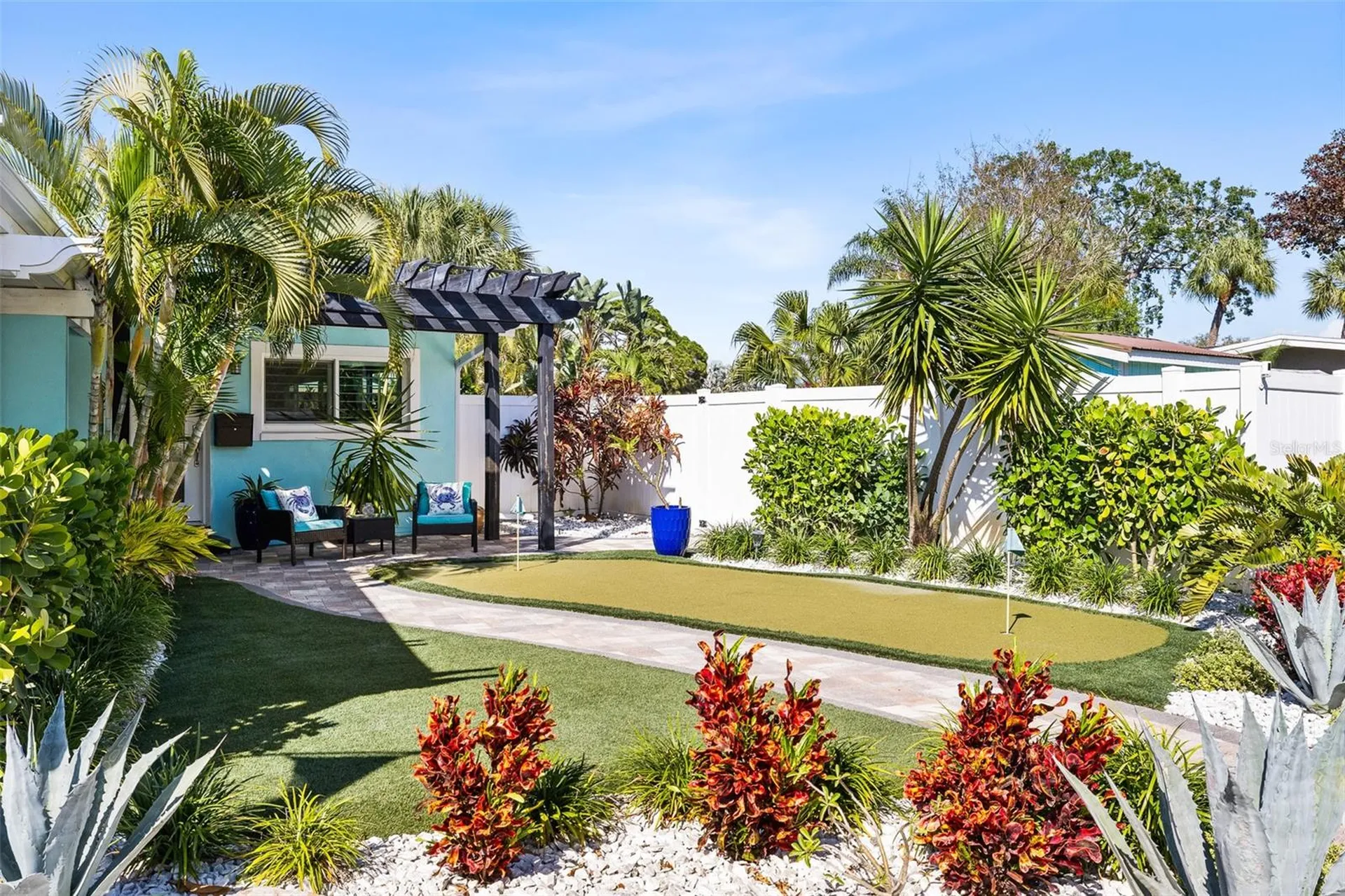 1567 Delaware Avenue NE St Petersburg FL 33703