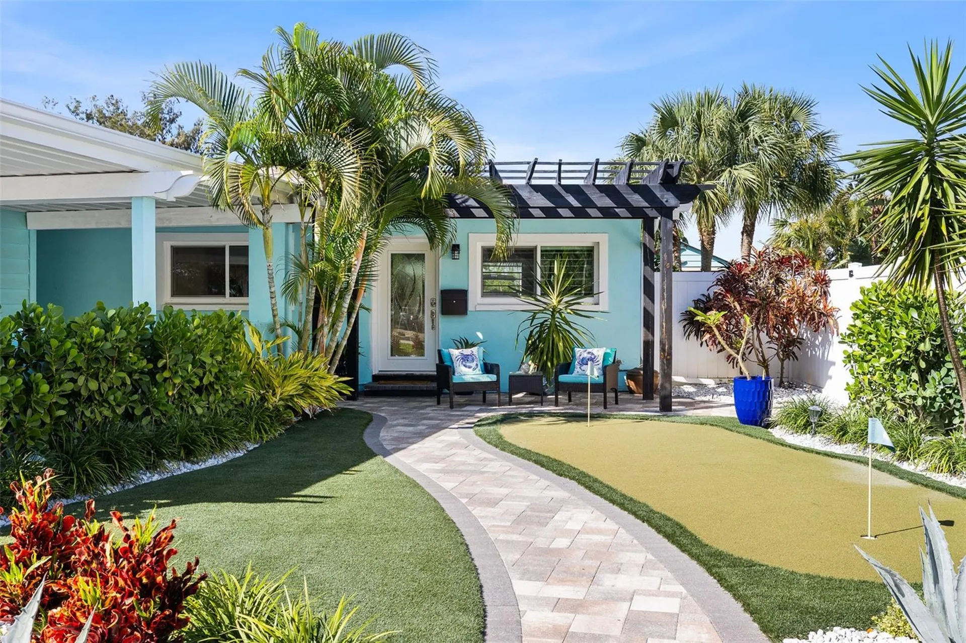 1567 Delaware Avenue NE St Petersburg FL 33703
