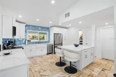 1567 Delaware Avenue NE St Petersburg FL 33703