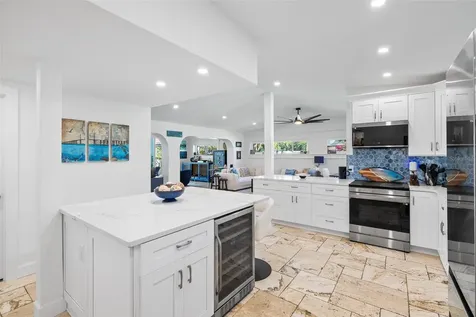 1567 Delaware Avenue NE St Petersburg FL 33703