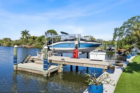 1567 Delaware Avenue NE St Petersburg FL 33703