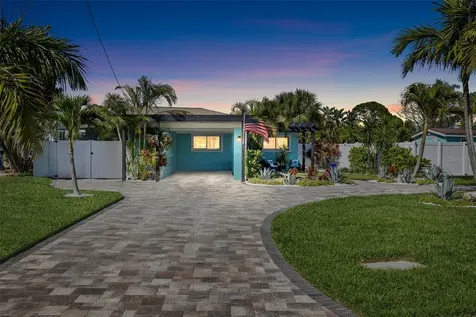 1567 Delaware Avenue NE St Petersburg FL 33703