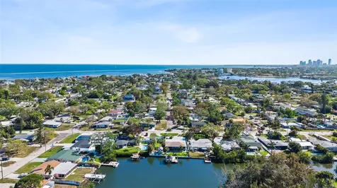 1567 Delaware Avenue NE St Petersburg FL 33703