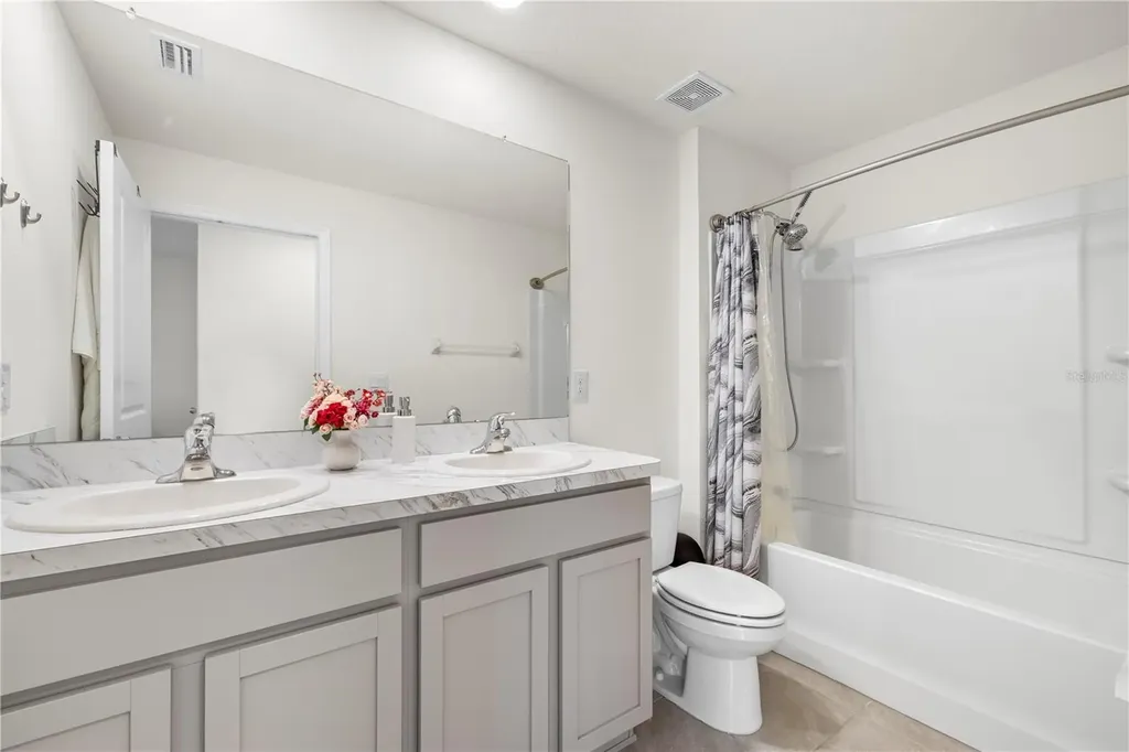 37247 Kings Crown Drive Zephyrhills FL 33541