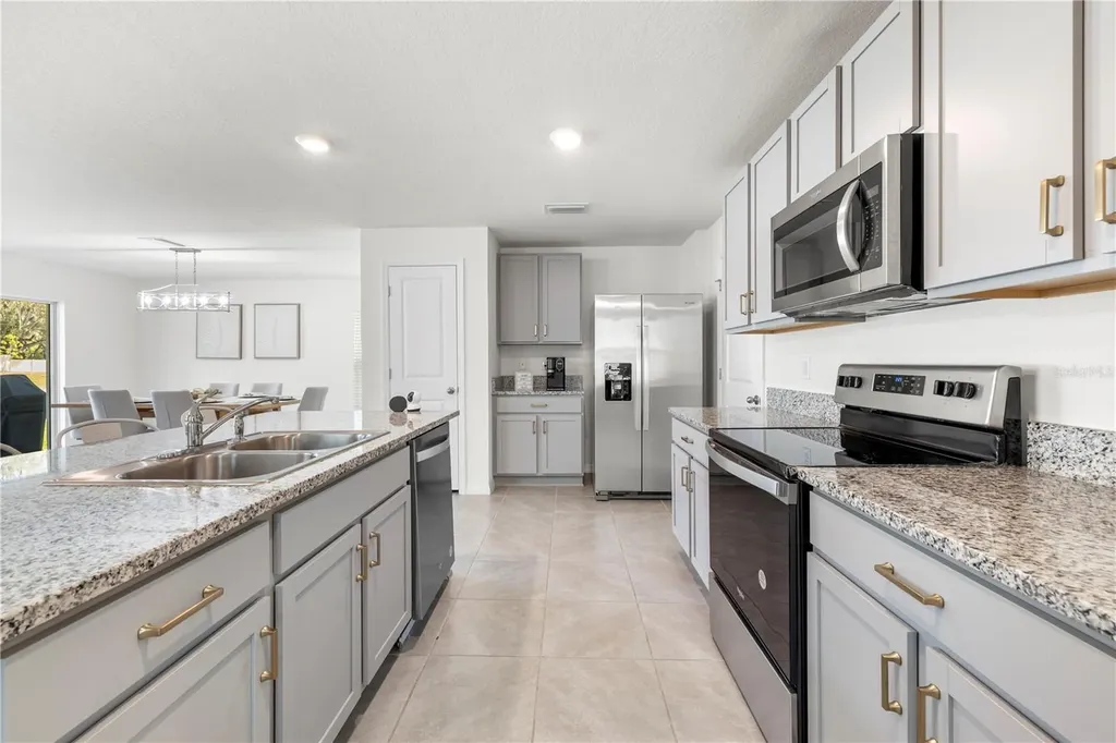 37247 Kings Crown Drive Zephyrhills FL 33541