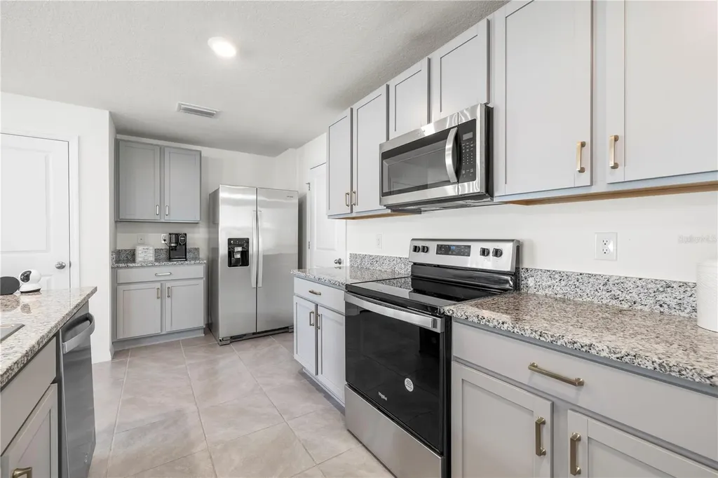 37247 Kings Crown Drive Zephyrhills FL 33541
