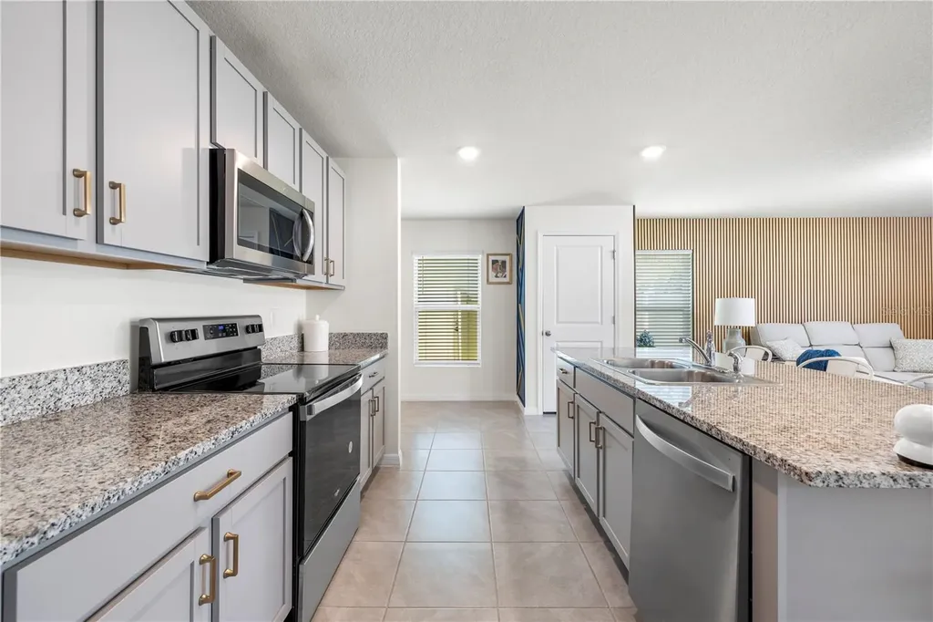 37247 Kings Crown Drive Zephyrhills FL 33541