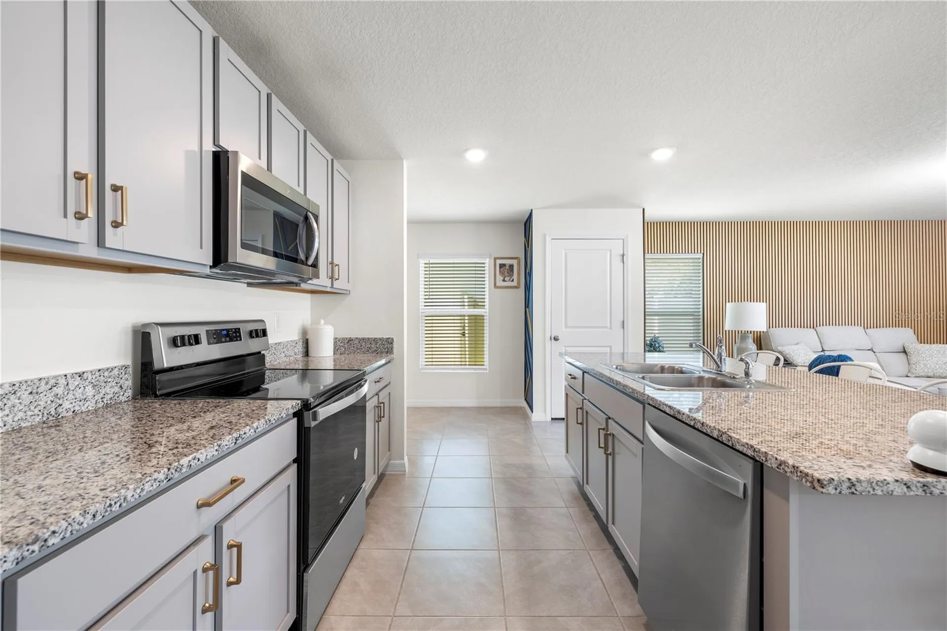 37247 Kings Crown Drive Zephyrhills FL 33541