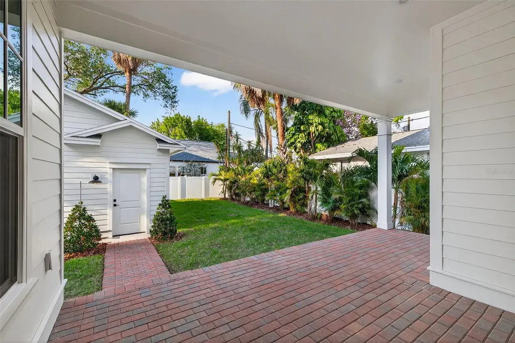 939 19th Avenue N St Petersburg FL 33704