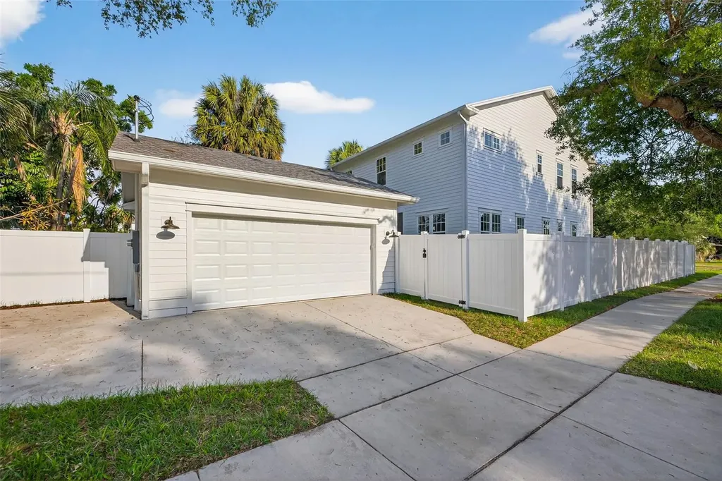 939 19th Avenue N St Petersburg FL 33704