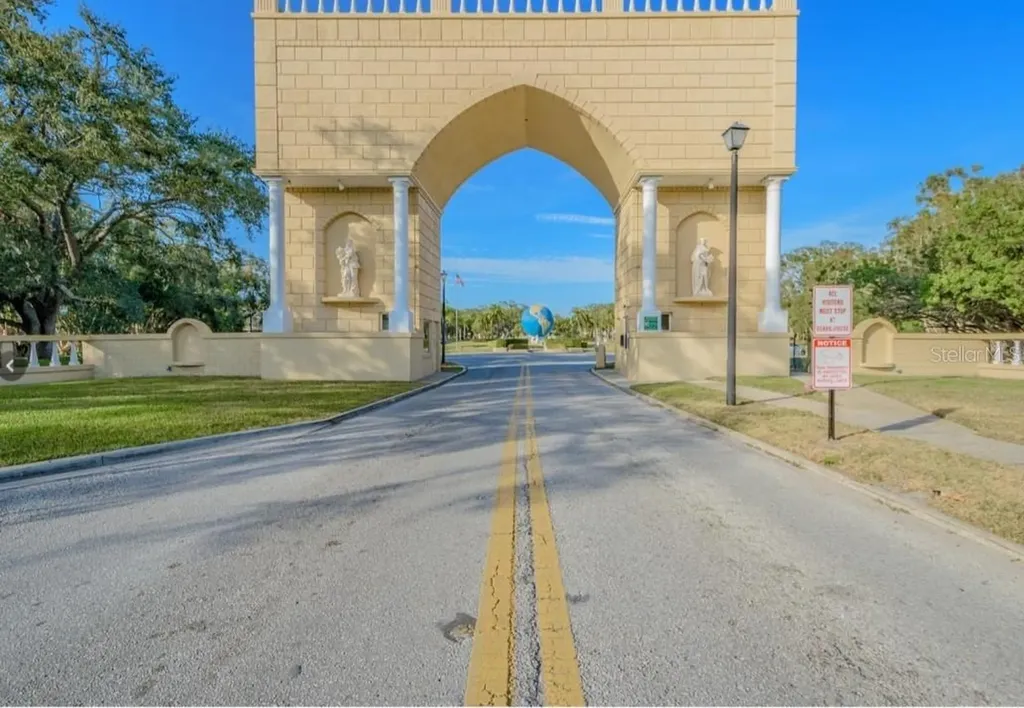 2457 Ecuadorian Way Clearwater FL 33763