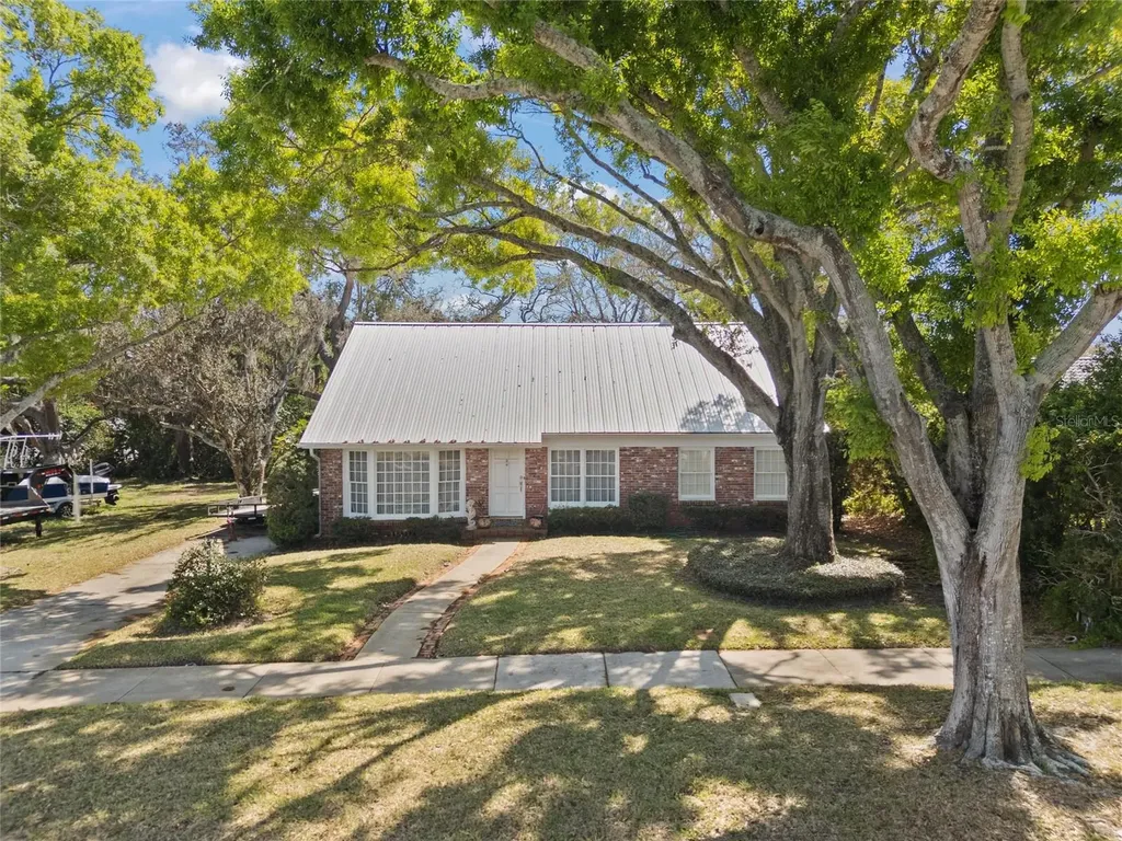 502 Hillcrest Avenue Tarpon Springs FL 34689