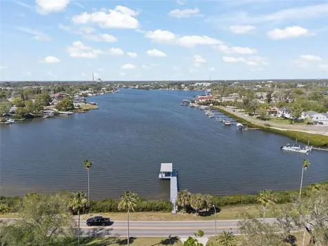 502 Hillcrest Avenue Tarpon Springs FL 34689