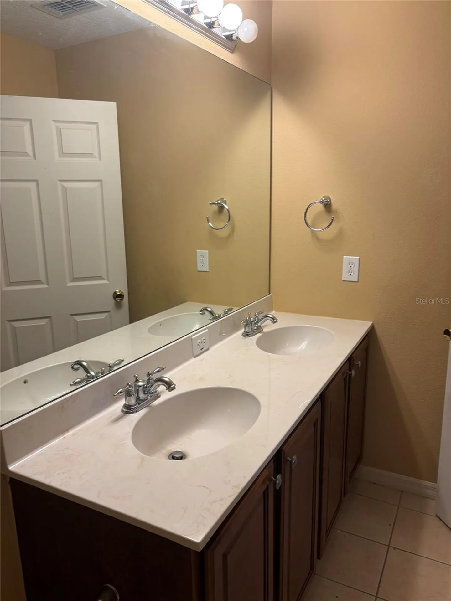 8520 Broken Willow Court Tampa FL 33647