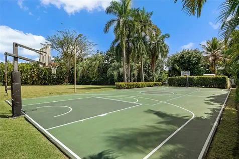 9 Castaña Street Guaynabo PR 00968