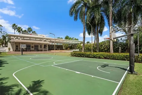 9 Castaña Street Guaynabo PR 00968