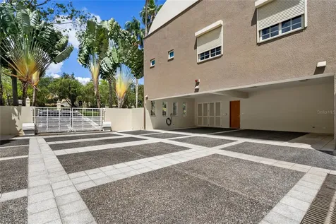 9 Castaña Street Guaynabo PR 00968