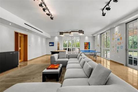 9 Castaña Street Guaynabo PR 00968