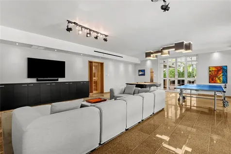 9 Castaña Street Guaynabo PR 00968