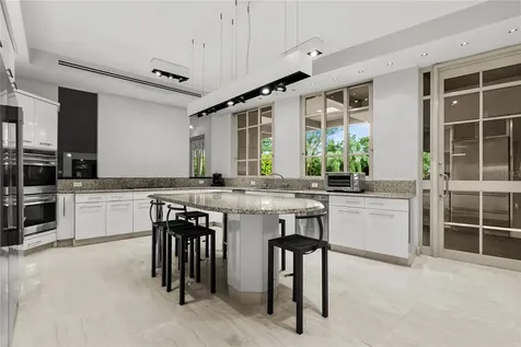 9 Castaña Street Guaynabo PR 00968