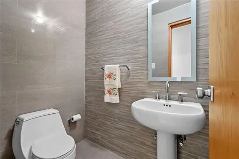 9 Castaña Street Guaynabo PR 00968